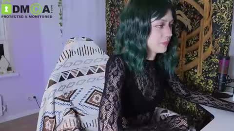 Snapshot of queenofwandss chatting on 07/10/26, 09:39 follow my new insta online show from 07/10/26, 09:39