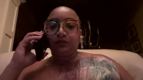 Snapshot of queensquirtntwerk chatting on 02/28/26, 02:01 Queen Hilarity online show from 02/28/26, 02:01