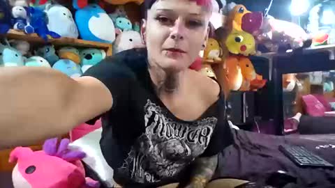 Snapshot of queer_burrito chatting on 10/12/25, 08:19 Sky Burrito online show from 10/12/25, 08:19