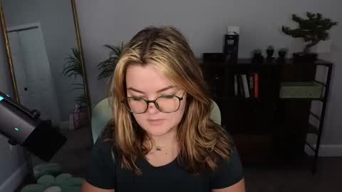 Bri online show from 09/26/25, 03:43