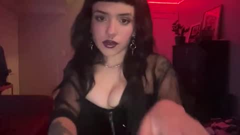 Snapshot of quieres_besitos chatting on 04/14/26, 02:50 Reina online show from 04/14/26, 02:50