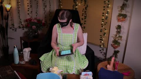QuinnMonroe online show from 12/22/24, 04:27