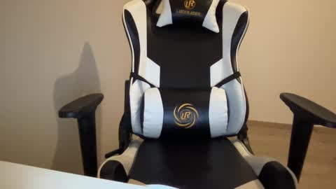 Snapshot of quinnyelena chatting on 01/23/25, 08:13 Quinnyelena online show from 01/23/25, 08:13