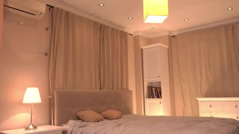 Snapshot of qwelbi chatting on 11/19/25, 05:13 kiri online show from 11/19/25, 05:13