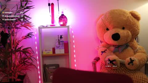 Nova Hollis online show from 04/02/26, 04:21