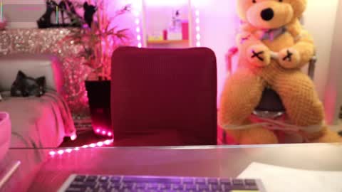 Nova Hollis online show from 04/03/26, 02:42