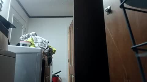 r04233054 online show from 12/18/25, 04:18