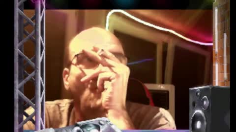 Snapshot of r_2d2_ chatting on 10/03/25, 10:07 dj mike online show from 10/03/25, 10:07