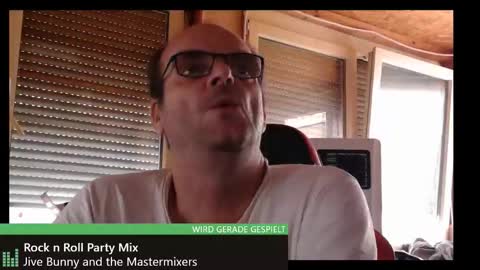 Snapshot of r_2d2_ chatting on 11/21/25, 12:26 dj mike online show from 11/21/25, 12:26