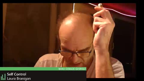 Snapshot of r_2d2_ chatting on 11/26/25, 11:06 dj mike online show from 11/26/25, 11:06