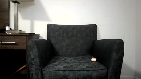 Snapshot of r_monkey583 chatting on 12/16/25, 07:35 r_monkey583 online show from 12/16/25, 07:35