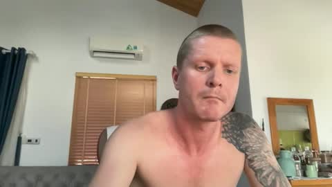 rabbit_eyes69 online show from 03/04/26, 09:48