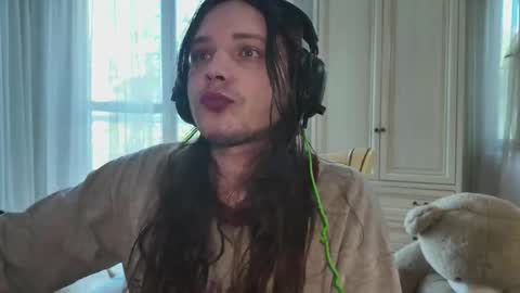 Snapshot of rabbitboyy1 chatting on 09/13/25, 09:20 rabbitboyy online show from 09/13/25, 09:20