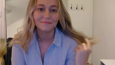 Snapshot of rachaelrose30 chatting on 12/17/25, 10:27 rachaelrose30 online show from 12/17/25, 10:27