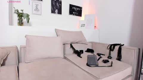 RACHEL ES online show from 09/12/25, 05:29