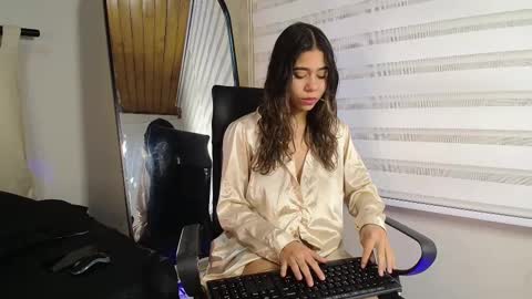 Rachell online show from 02/14/25, 03:43