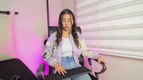 Rachell online show from 03/02/25, 03:34