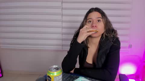 Rachell online show from 11/16/25, 04:18