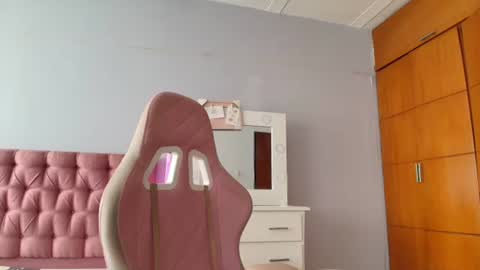 Snapshot of radiantgoddes chatting on 12/05/24, 04:01 radiantgoddes online show from 12/05/24, 04:01