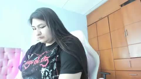 Snapshot of radiantgoddes chatting on 12/16/24, 01:22 radiantgoddes online show from 12/16/24, 01:22