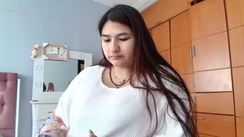 Snapshot of radiantgoddes chatting on 12/27/24, 01:18 radiantgoddes online show from 12/27/24, 01:18