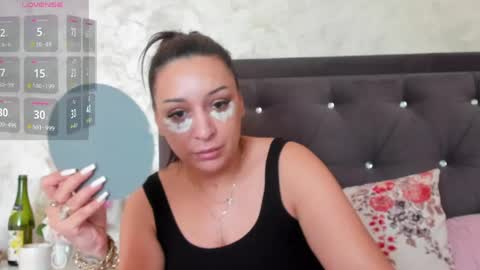 raelledarkstar online show from 05/26/26, 07:15