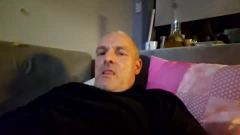 Snapshot of ragingzef69 chatting on 04/18/26, 05:17 Bigthickdickinvic online show from 04/18/26, 05:17