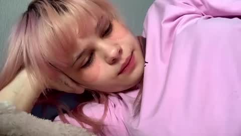 Eshly online show from 04/16/26, 08:48