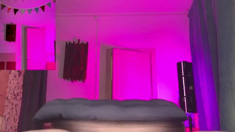 Rainbow James  online show from 04/11/26, 04:55