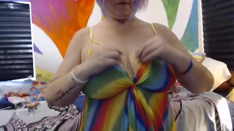 Snapshot of rainbow_n_lucky chatting on 11/12/25, 06:41 RainbowNLucky online show from 11/12/25, 06:41