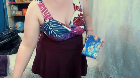 Snapshot of rainbowladyy chatting on 12/31/24, 02:14 rainbowladyy online show from 12/31/24, 02:14