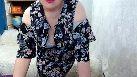 Snapshot of rainbowladyy chatting on 02/06/25, 08:18 rainbowladyy online show from 02/06/25, 08:18