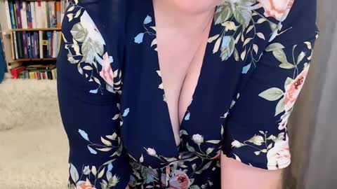 Snapshot of rainbowladyy chatting on 11/12/25, 02:12 rainbowladyy online show from 11/12/25, 02:12