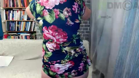 Snapshot of rainbowladyy chatting on 12/18/25, 02:28 rainbowladyy online show from 12/18/25, 02:28