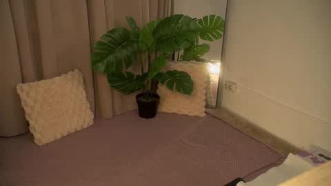 Snapshot of rainevi chatting on 11/27/25, 05:04 rainevi online show from 11/27/25, 05:04