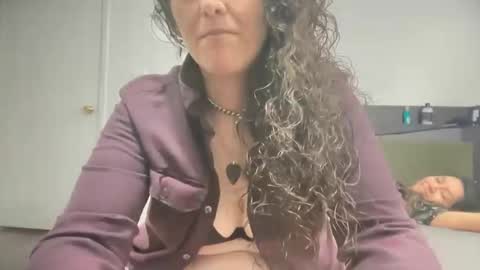 Rain Hendrix online show from 06/08/26, 03:40