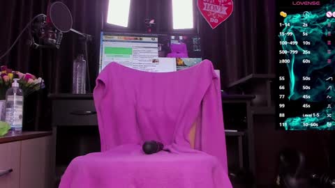 Laura online show from 12/27/24, 02:47