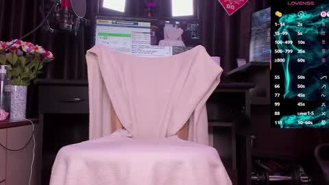 Laura online show from 02/09/26, 03:43