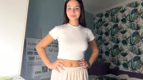 Snapshot of ranaeriveras chatting on 10/29/25, 08:10 ShyBerry online show from 10/29/25, 08:10