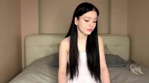 Luna online show from 09/29/25, 11:59