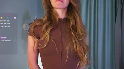 Snapshot of raniyabrouk chatting on 12/14/25, 09:14 Helga online show from 12/14/25, 09:14