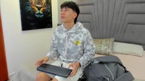 Snapshot of raphael_nyon chatting on 02/25/26, 11:31 Raphael Nyon online show from 02/25/26, 11:31