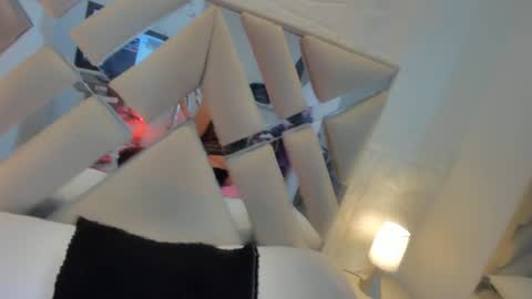 Raquel Moore  online show from 02/05/25, 08:11