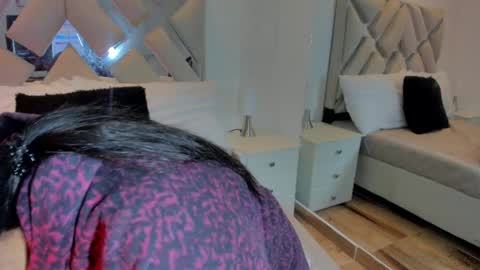 Raquel Moore  online show from 03/07/25, 10:02