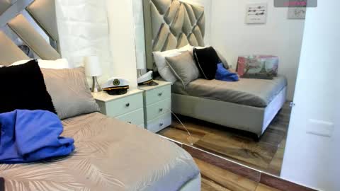 Raquel Moore  online show from 10/06/25, 11:40