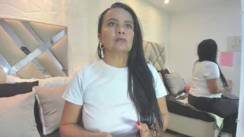 Raquel Moore  online show from 01/15/26, 04:55