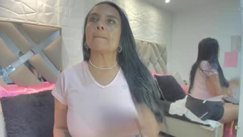 Raquel Moore  online show from 02/07/26, 04:11