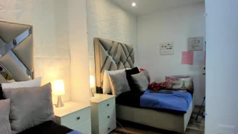 Raquel Moore  online show from 03/04/26, 01:17