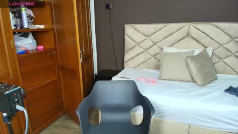 Raquel online show from 10/14/25, 11:44