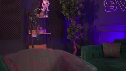 Raquelle online show from 12/28/24, 10:13